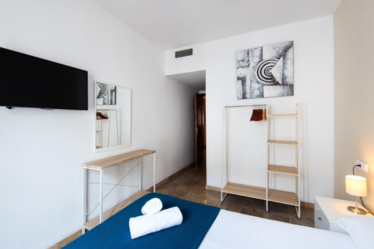 Center Apartment 2Bed 2B Aircon Wif And Parking Free Малага Екстериор снимка