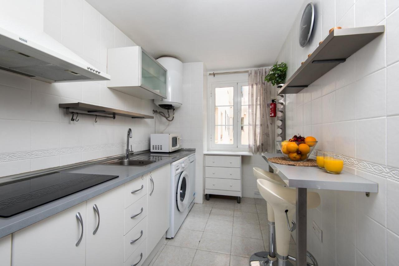 Center Apartment 2Bed 2B Aircon Wif And Parking Free Малага Екстериор снимка